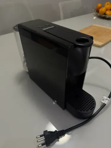 Cafeteira Nespresso Essenza Mini Preta 220V
