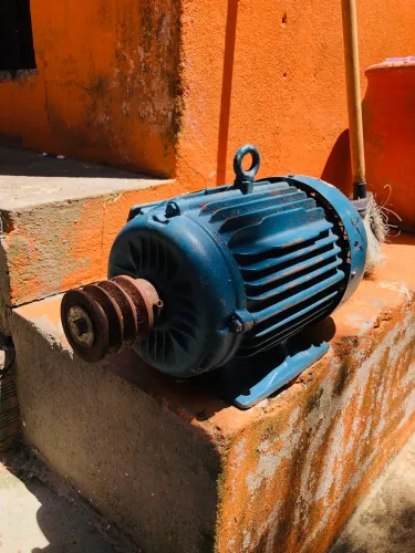 MOTOR ELÉTRICO TRIFÁSICO WEG - 7,5 CV