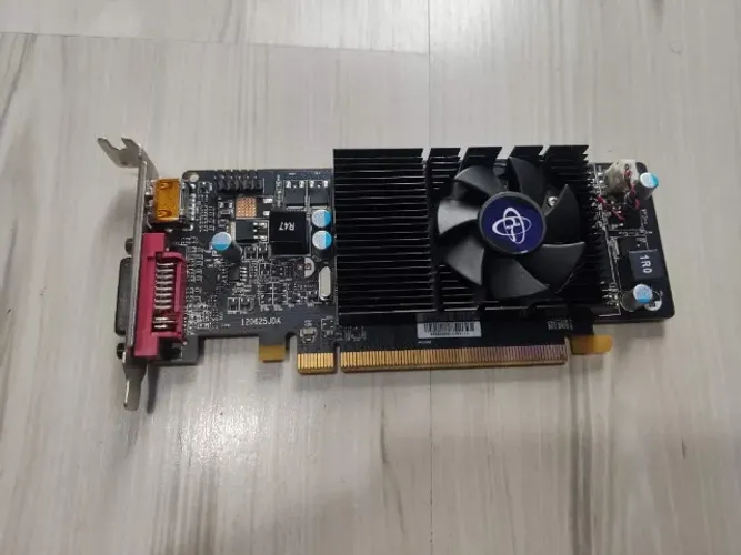 Placa de Vídeo Radeon HD6570 - PCI-E HDMI/DVI-D/VGA