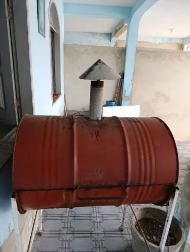 Vendo churrasqueira grande de túnel ideal pra assar uma costela na brasa