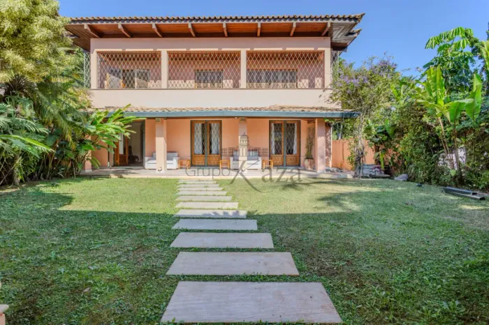 Casa - Cidade Jardim - 4 Suítes - 880m².