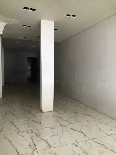Ponto Comercial Pronto para Moda | Com Vestiários e Estoque Amplo