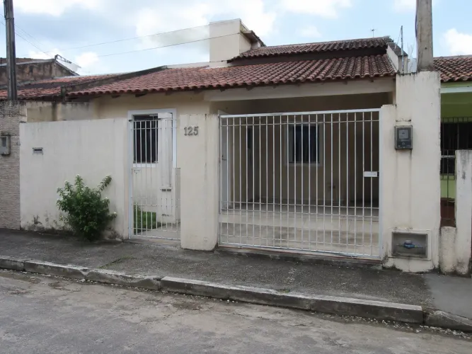 Casa no BOM SUCESSO, próxima a RUA VITAL BRASIL