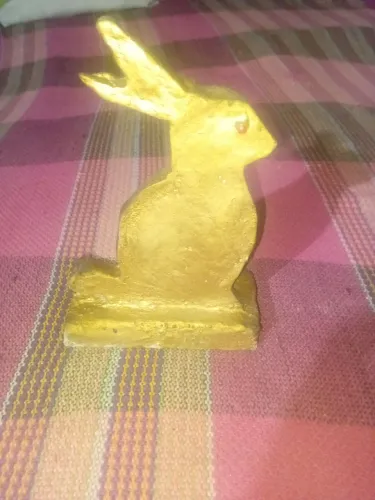 Escultura pequena de Coelho de cimento artesanal*nova*!