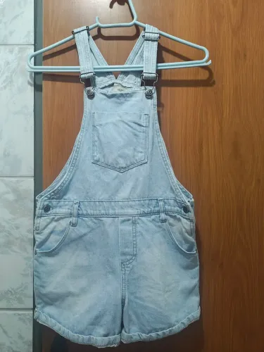 Jardineira jeans infantil