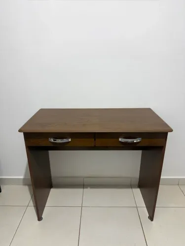 Escrivaninha / mesa de computador
