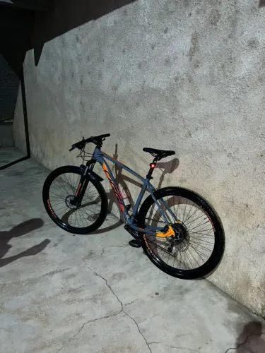 Bicicleta Oggi aro 29 conservada