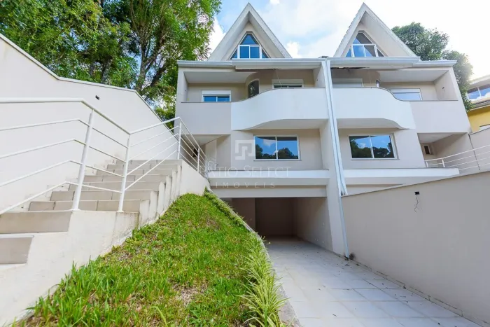 Casa com 3 dormitórios para alugar com 211.47m² por R$ 5.300,00 no bairro Barreirinha - CU