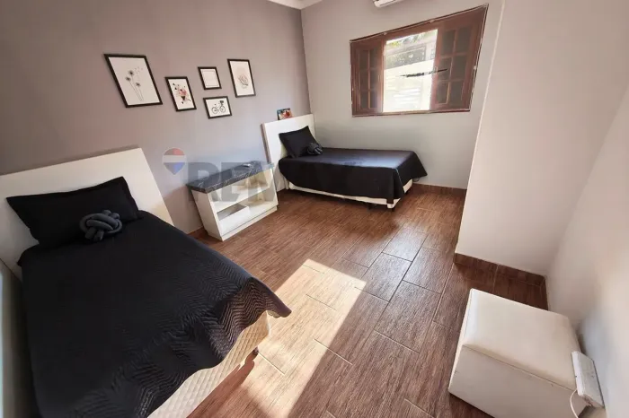 Chacara 1100 m², 4 Quartos sendo 1 Suíte, Porteira Fechada, Salão de Festas, Piscina - Art