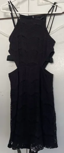Vestido preto com renda 