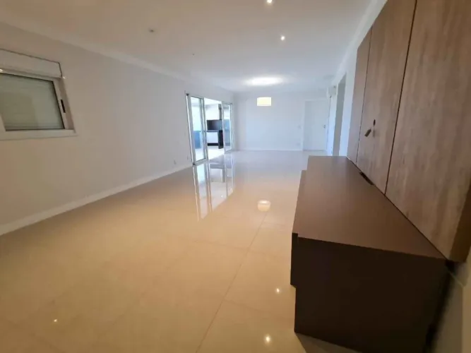 Lindo apartamento com varanda gourmet , completíssimo em armários, ar condicionado , muito