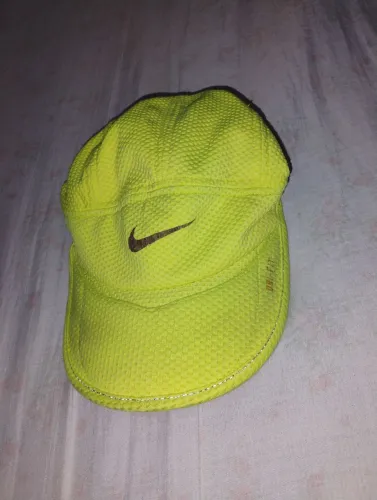 Vende boné drif fit ,Super conservado não faço troca.Apenas venda
