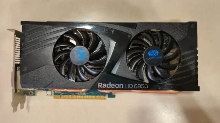 Placa De Vídeo Amd Radeon Hd 6950 Sapphire 2 GB