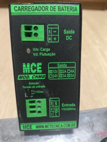 Fonte / carregador de bateria 