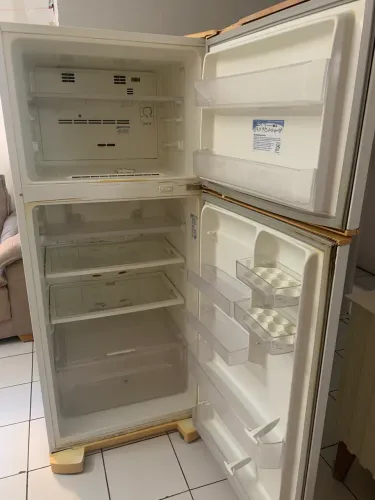 Vende-se geladeira Electrolux frost free em boa conservação valor 700,00