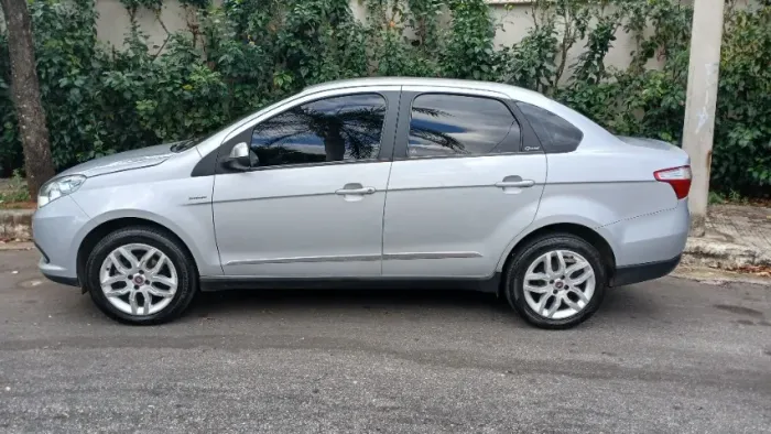 Fiat Grand Siena Essence Dual. 1.6 Flex 16V 2015