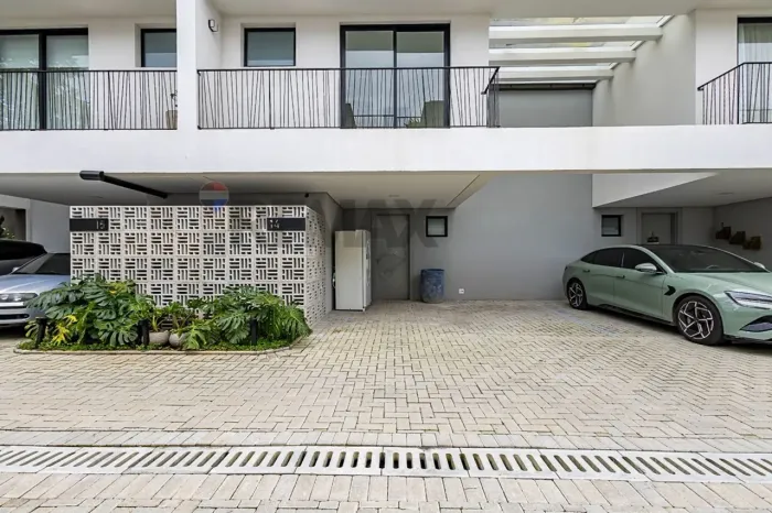 Sobrado 3 quartos em condomínio a Venda. Bairro Guabirotuba. Curitiba. PR