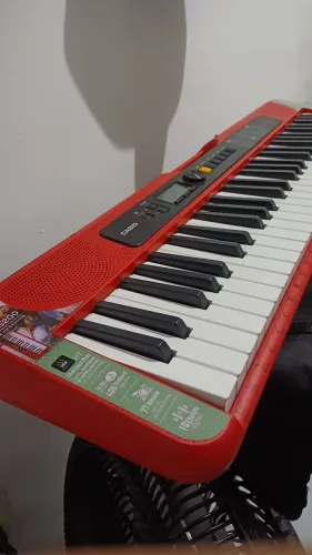 Teclado Casio Casiotone CT-S200 Vermelho - 61 Teclas