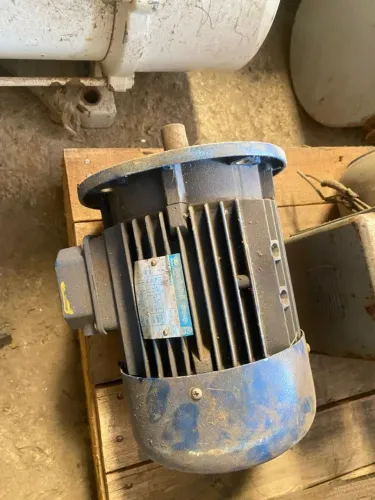 VENDO: Motor Elétrico Trifásico Bonfiglioli Group 1.5 Cv (Usado)