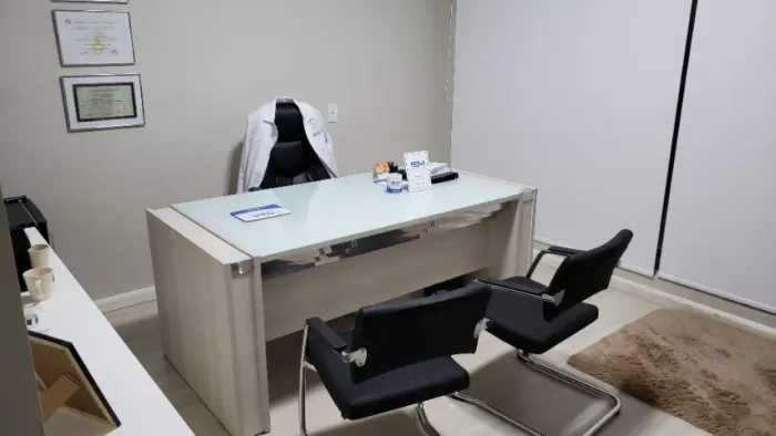 Mesa Premium p/ Escritório c/ Vidro Branco (Edição Exclusiva)