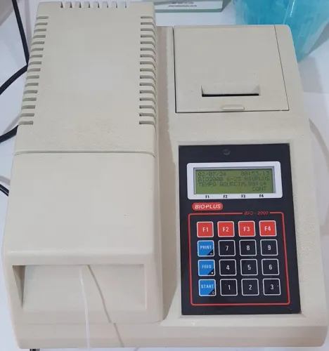 Analisador Bioquímico Semi-automático BIOPLUS BIO-2000