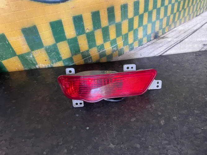Lanterna pára-choque traseiro lado esquerdo cruze hatch 2014  *