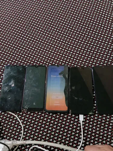 Celulares para retirar peças e concerto
