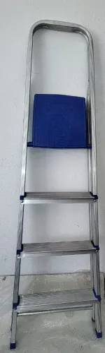 Escada 4 degraus pouco usada