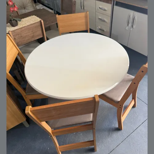 Mesa com 4 cadeiras - entrego hoje