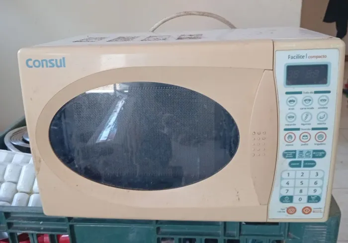Vendo microondas com defeito 