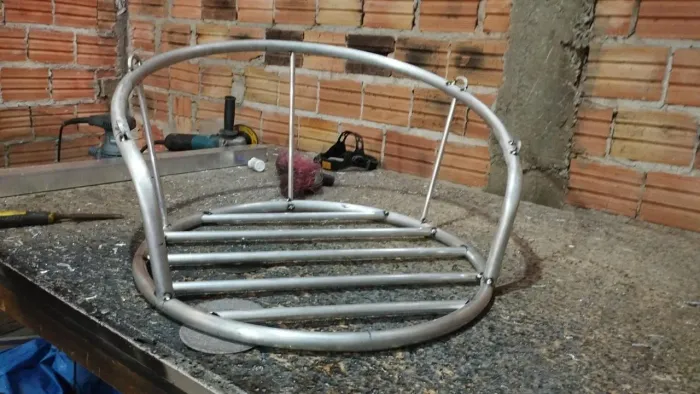 Balanço suspenso em alumínio