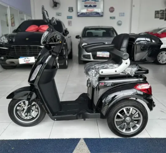 *Triciclo Elétrico Com 1000w De Potência, Modelo Eko-10 Zero km*