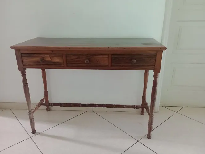 Aparador Antigo De Madeira Maciça Com Três Gavetas