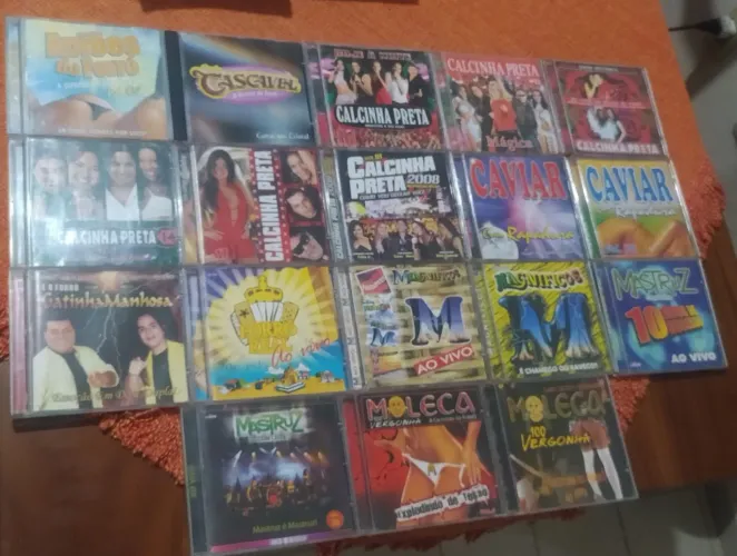 Vendo coleção de CDs originais (bandas de forró).