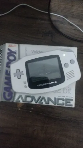 Gameboy advance com fitas inclusas(pokémon fire red e leaf green)