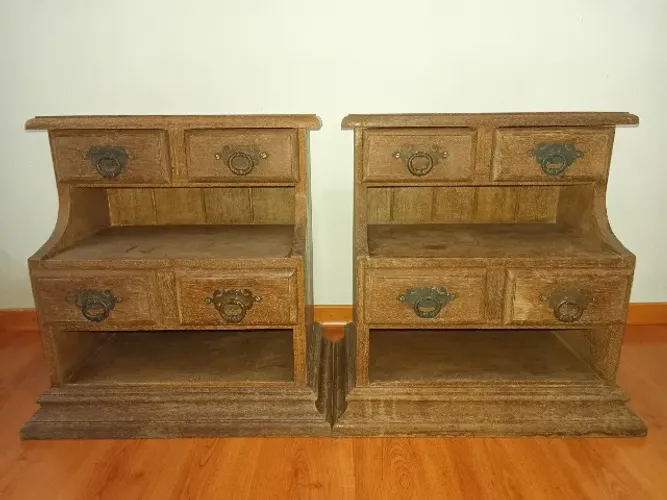 Criado mudo estilo colonial 2,5cm de madeira nobre maciça $1900 CADA ou $3700 o par