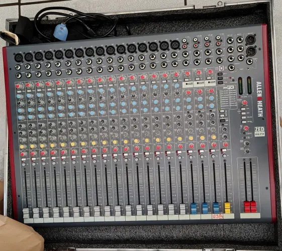  Mesa de som Allen & Heath