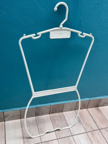 Cabide corpinho e cabide para roupas