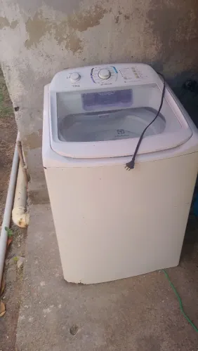 Máquina de lavar roupa com defeito
