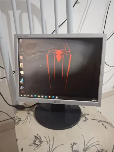 Monitor LG 15 com cabos