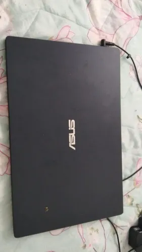 Vendo laptop seminovo só de formatar