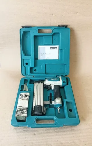 PINADOR Pneumático Makita AF505N Pouco Usado, Maleta Original  <br>Excelente Estado!"