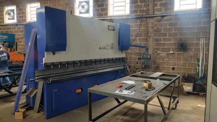 Dobradeira hidráulica 125T x 3000 NGP
