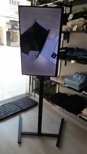 Totem para divulgação 32 polegadas
