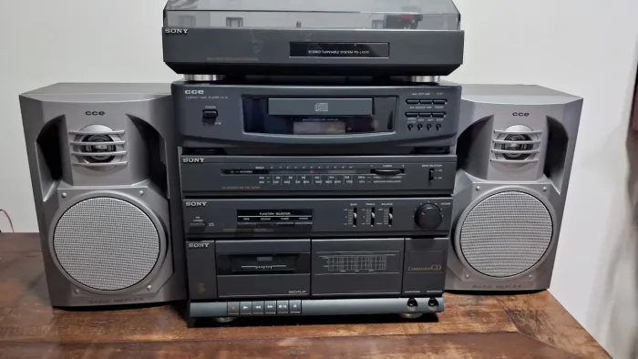 Vendo toca discos. Faz parte de aparelho 3 e 1 com AM/FM, CD player.