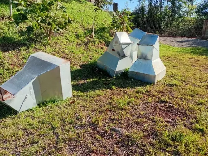 VENDE-SE BASCULANTES PARA AVIÁRIO DE MATRIZ COM BALANÇA MANUAL