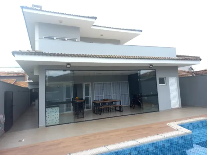 Casa sobrado a venda no condomínio Residencial Villaggio III em Bauru -SP.