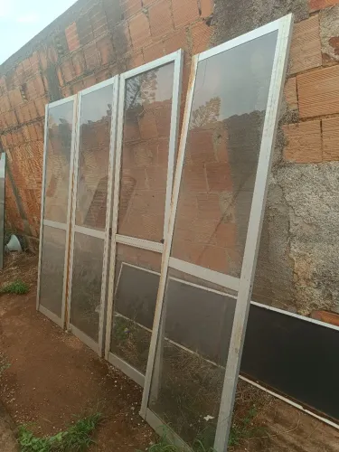 Vendo 4 Portas de Correr Alumínio 2.19x64x3.5 Vidros Intactos