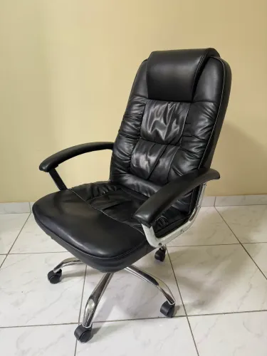 Cadeira Escritório Couro Preta Giratória usada