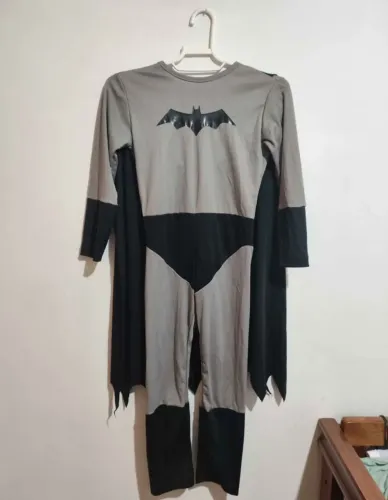 Fantasia infantil de  menino super herói Batman